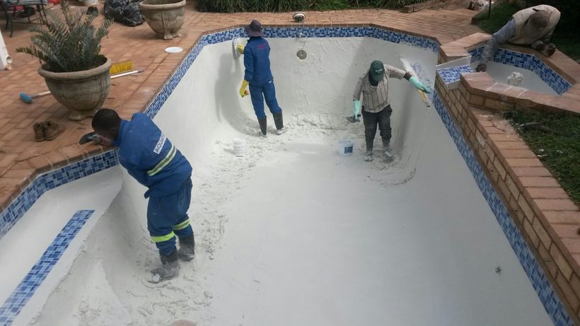 The team hand-applying fresh marbelite plaster